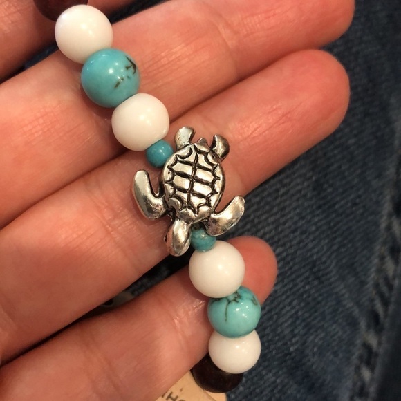 Turtles Turquoise and wood beads handmade charm bracelet S/M - Picture 4 of 7